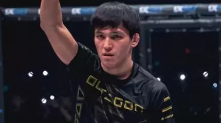 Азат Мақсұм UFC-дегі алғашқы кездесуін сәтті өткізді