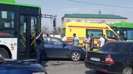 Автобусы столкнулись с легковушками в Атырау: двое погибли
