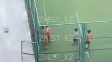 Заступилась за внука: бабушка избила ребенка на детской площадке в Актау