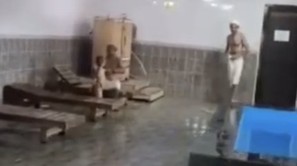 Дети спят на полу, в сауне ходят полуголые мужчины: происходящее в детском лагере Алматы сняли на видео