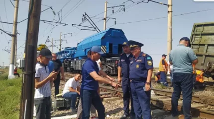 Шудағы жүк пойызы апаты: вагон күзетшісі ауруханаға жеткізілген