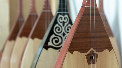 Токаев поздравил казахстанцев с Национальным днем домбры