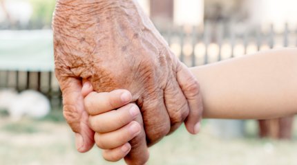 Дедушка перепутал детей в детском саду и увёл домой чужую внучку