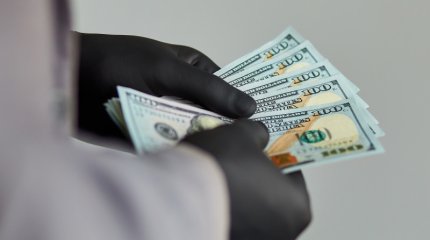 Қостанайда жалған доллар өткізумен айналысқан 5 адам сотталды