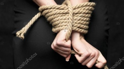 Перевязала рот и руки: похитившую девочку женщину задержали