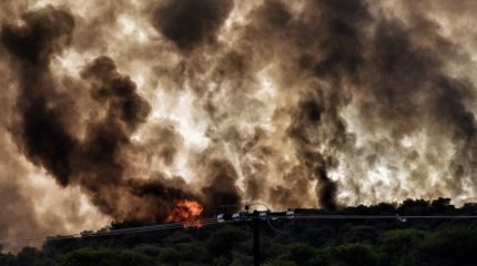 Туристов эвакуируют из отелей Греции из-за сильных пожаров