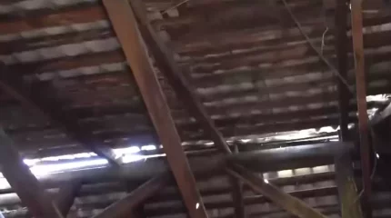 Оралда XIX ғасырдың аяғында салынған көппәтерлі үйдің төбесі опырылды