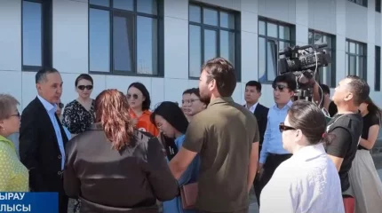 Атырау облысында мектепке құжат қабылдау 12 минутқа ғана созылған