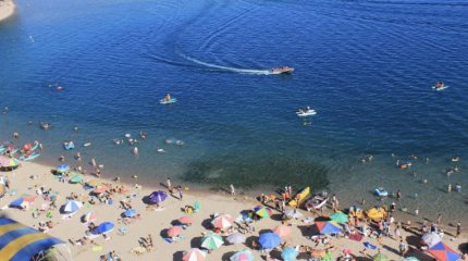 Два человека погибли при столкновении скутера с катером на Иссык-Куле