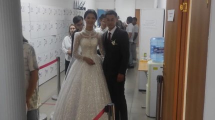 Көкшетауда қалыңдық тест тапсыруға той көйлегімен келген