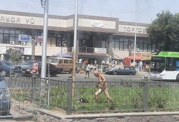 Охлаждался голышом в центре города: на шымкентца без комплексов и без трусов завели дело