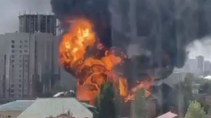 Прогремели взрывы: пожар тушат на правом берегу Астаны