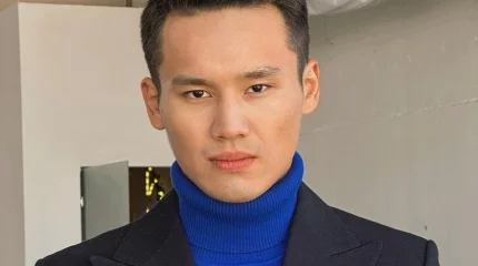 Актер Еркебұлан Тоқтар шоколад сатып, ақша тапқан қызға көмектескенін айтты