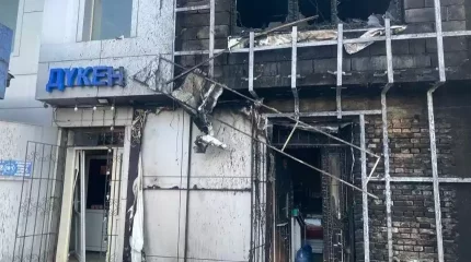 Алматыда сұлулық салоны мен дүкен орналасқан ғимарат өртенді