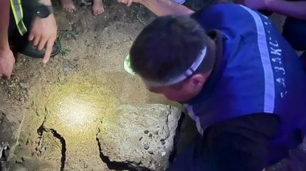 В Уральске рука трехлетнего ребенка застряла в яме