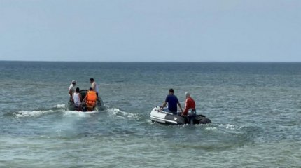 Вторые сутки ищут рыбака в Каспии