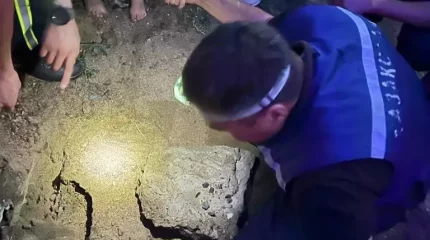 Оралда үш жасар бала шұңқырға түсіп кетті