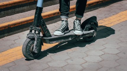 Самокатчиков в Казахстане начнут штрафовать с 30 августа