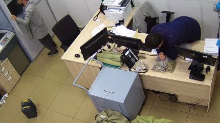 Кызылординец 2 года выносил деньги из банка