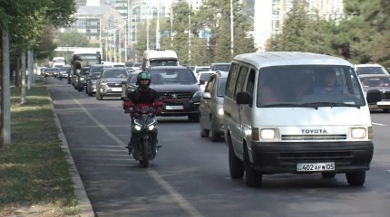 Мопед жүргізушісі қақпаға соғылып, салдарынан қасындағы 6 жасар қызы қайтыс болды