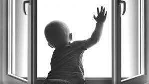 Қостанайда бүлдіршін 5-қабаттан құлап кетті