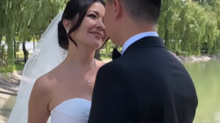 Luxury Bali Style: Әсел Сәдуақасова той көйлегін көрсетті