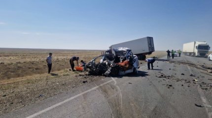 Водитель и трое пассажиров легковушки погибли после столкновения с грузовиком в Актюбинской области