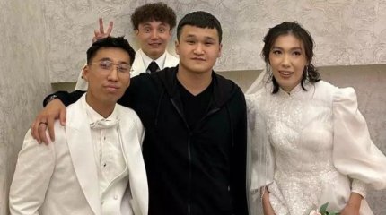 Танымал әнші Kalifarniya шаңырақ көтерді