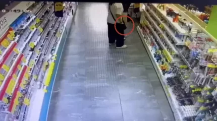 Астанада 49 мың теңгенің әтірін ұрлаған қыздар видеоға түсіп қалды