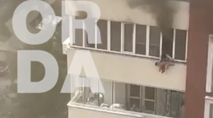 Шахта лифта горит в многоэтажке Алматы: люди выпрыгивают из окон