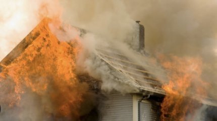 Огнеборцы Шымкента от первого лица показали тушение пожара