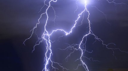 Мужчину, предположительно, убило ударом молнии в Караганде