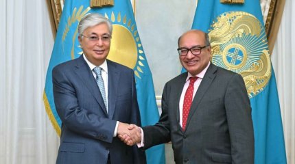 Мемлекет басшысы сэр Сума Чакрабартиді қабылдады