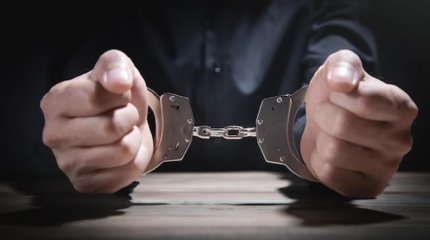 Миллион тенге вымогали у семейчанки за интимное фото