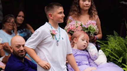 10-летняя девочка вышла замуж за друга и умерла от лейкемии через 12 дней