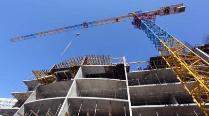 Двое рабочих погибли, упав с высоты 15 этажа, в Астане