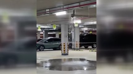 Десятки домов и зданий пострадали после сильного ливня в Караганде