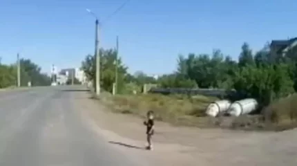 Қарағандыда балабақшадан қашып кеткен үш жасар бала жол бойынан табылды