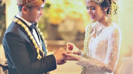 Ер адам өзінен 33 жас кіші қызының құрбысына үйленді