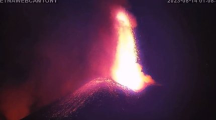 Вулкан Этна начал извергаться на Сицилии