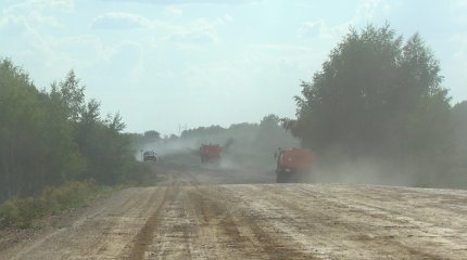 На пыль и бездорожье жалуются жители села близ Астаны