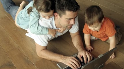 Сотрудникам с детьми разрешили уходить на удаленку четыре раза в месяц