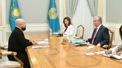 Токаев обсудил модернизацию отечественного кино с режиссером Тимуром Бекмамбетовым