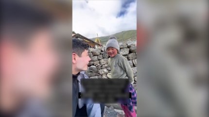 Беседа казахстанца с непальской девочкой умилила Казнет