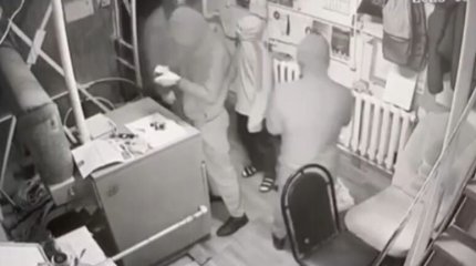 Дерзкое ограбление с похищением сейфа и угоном провернули пятеро жителей Уральска