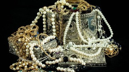 Францияда 15 миллион еуроның әшекейі ұрланды