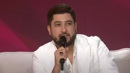 "Саған да, оған да адалмын": бәйбішесіне арнап ән шығарған Әбдіжаппар Әлқожаның басы дауға қалды