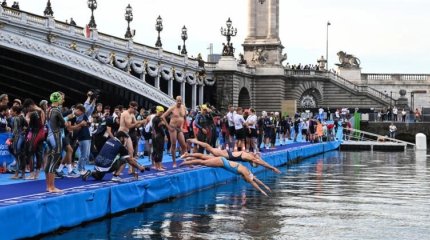 Из-за грязной воды в Сене в Париже отменили важные соревнования по плаванию