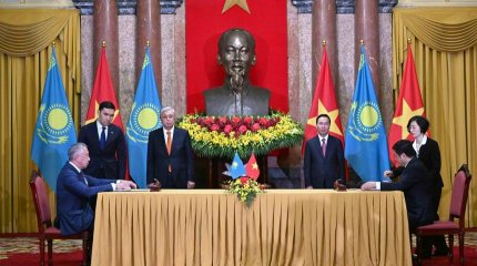 Қасым-Жомарт Тоқаевтың Вьетнамға ресми сапары аясында 12 құжатқа қол қойылды