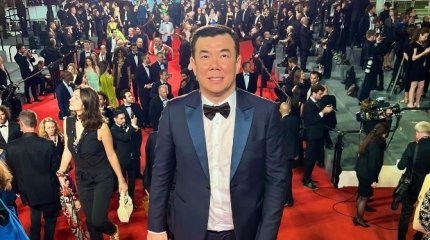 Казахстанский комик Нурлан Коянбаев похвастался машиной за 65 миллионов тенге